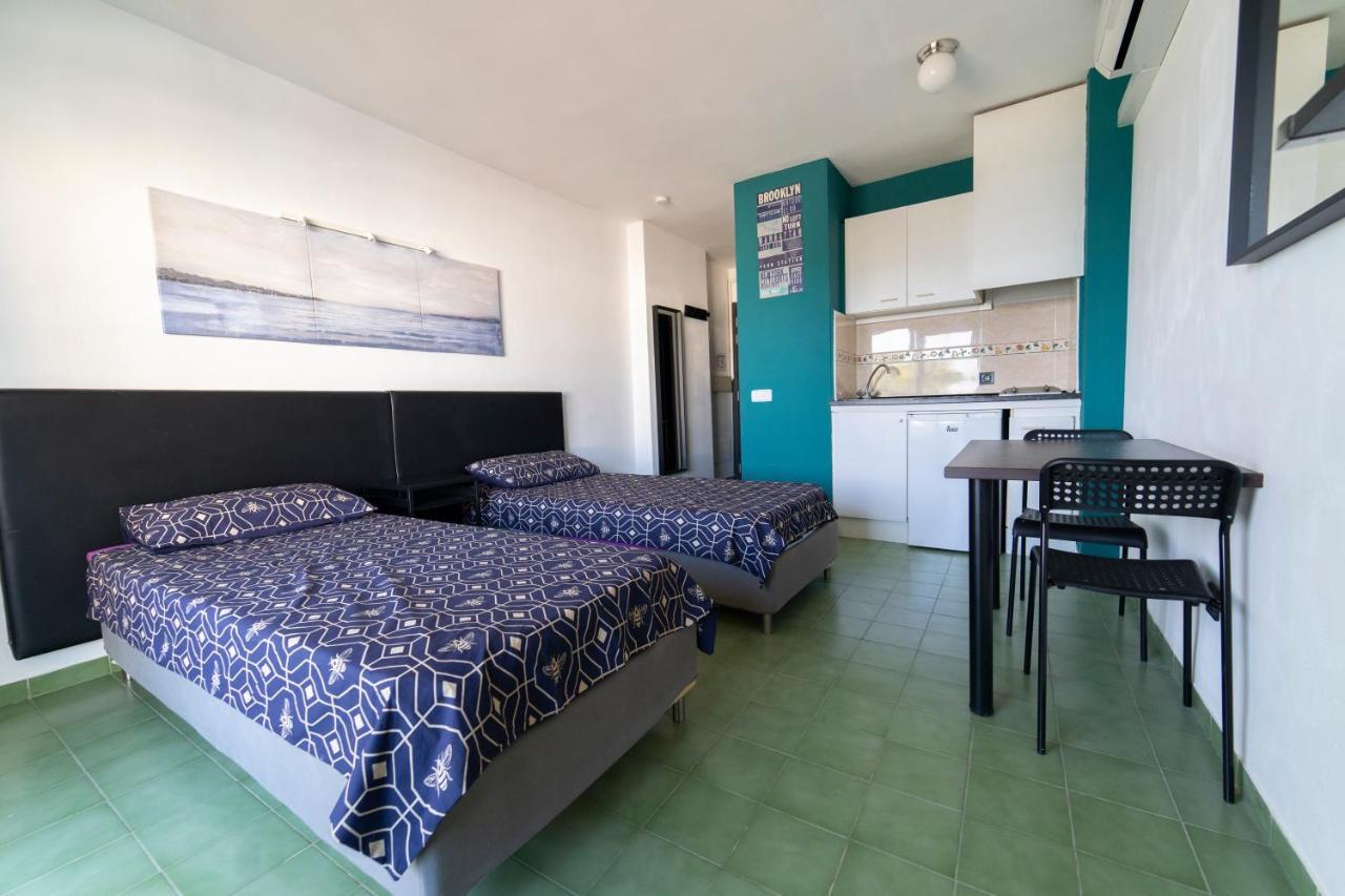 Coconut Apartments - Adults Only มากาลุฟ ภายนอก รูปภาพ