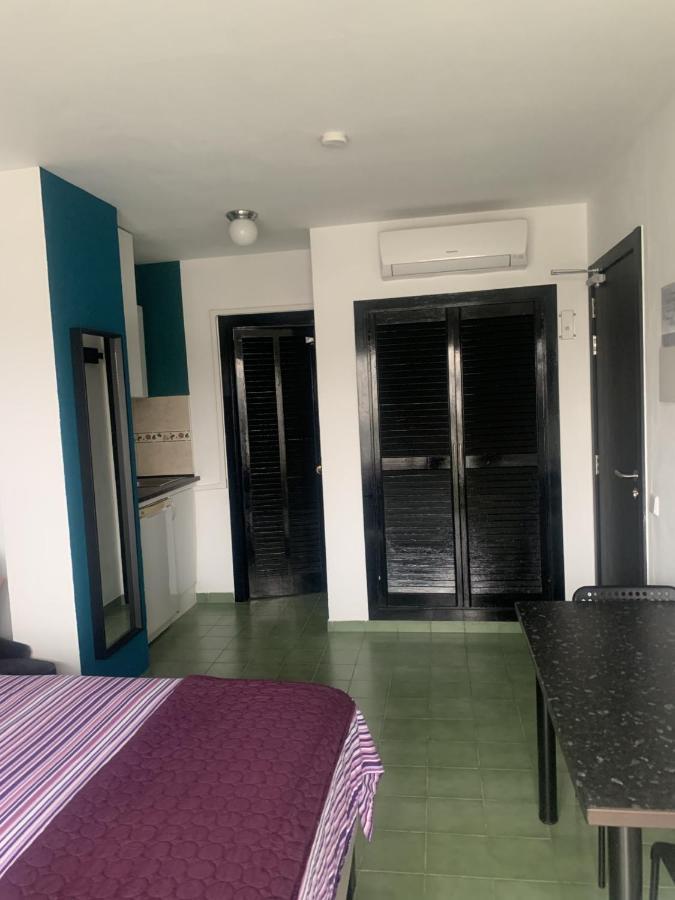 Coconut Apartments - Adults Only มากาลุฟ ภายนอก รูปภาพ