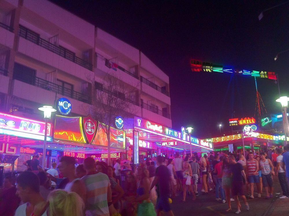 Coconut Apartments - Adults Only มากาลุฟ ภายนอก รูปภาพ